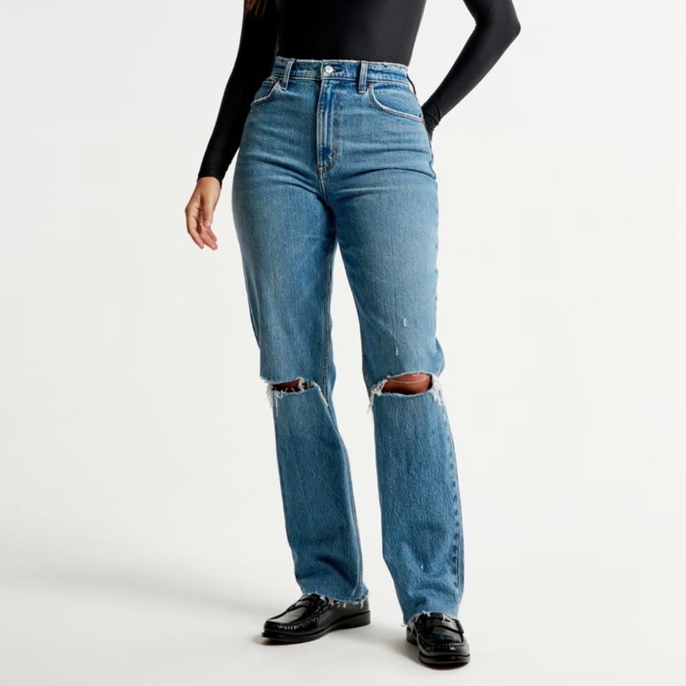Curve love 90s Straight Ultra High Rise Medium Wash distressed knees